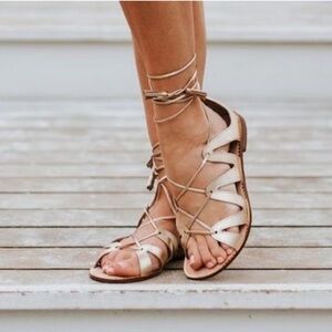 LILLY PULITZER Fit to Be Tied Gold Gladiator Sandals Size 9